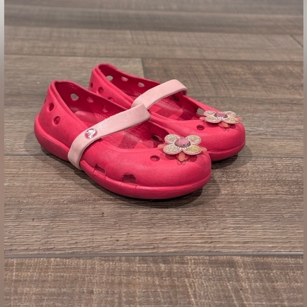Crocs Toddler Girls Size 6 Mary Jane Shoes Pink Flowers Flats Slip on